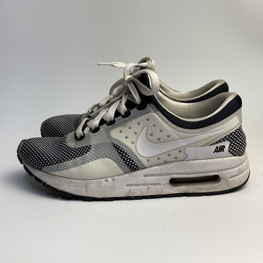 Nike Air Max Zero Essential Big Kids Sneaker 
Size 5Y